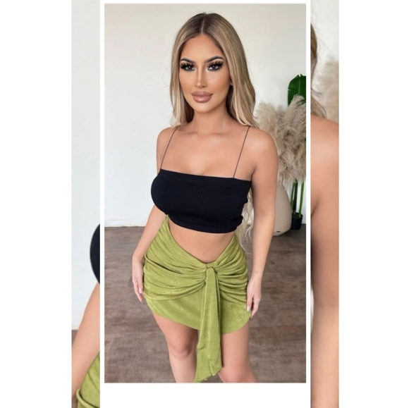 🆕️It Girl Collection// Green Skirt - Picture 5 of 11